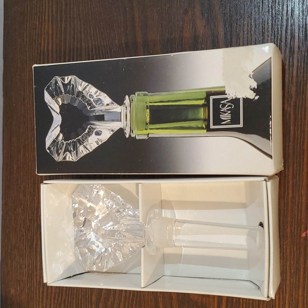 Mikasa Crystal Heart Wine Bottle Stopper with Box